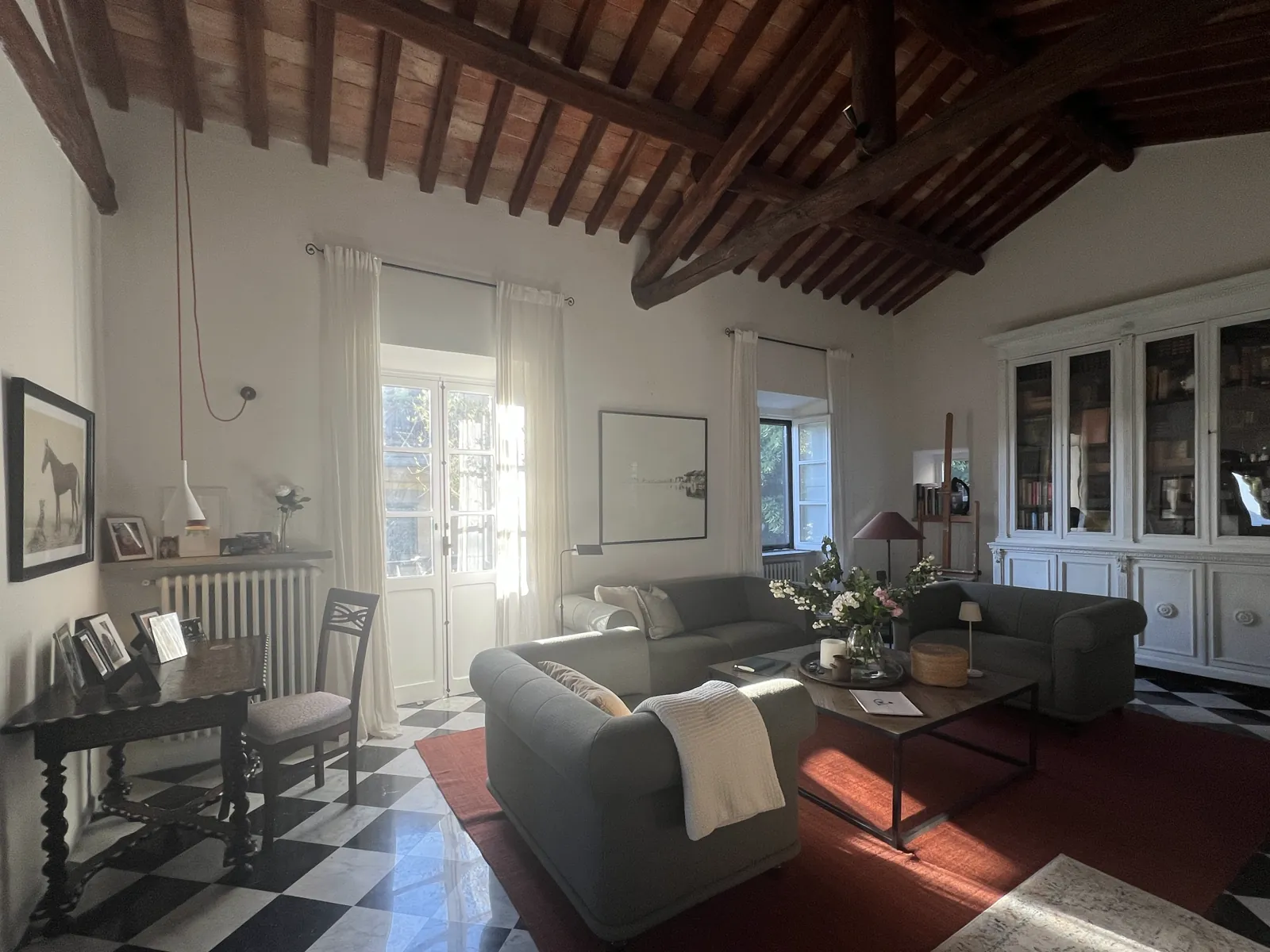 Living room under the beamed ceiling