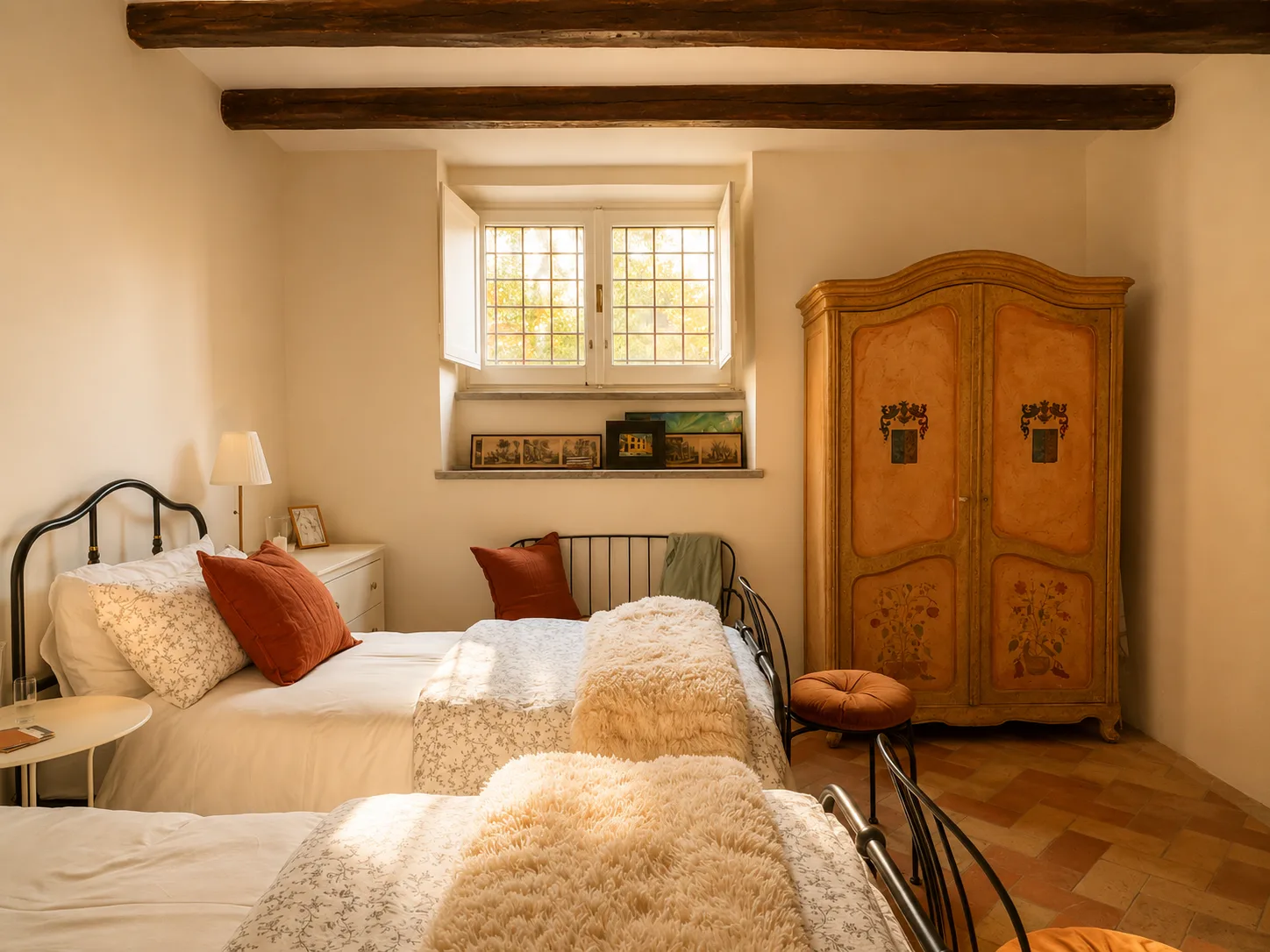 Twin guest room